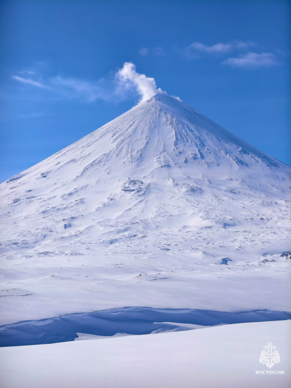 Спасатели Центра совершили восхождение на самый высокий действующий вулкан в Евразии