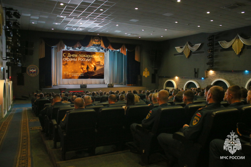 Торжественное построение в честь Дня пожарной охраны