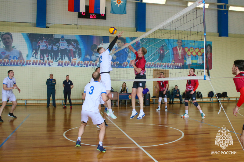 В Центре состоялся товарищеский матч, приуроченный ко Дню пожарной охраны