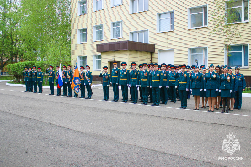 Тoржественное построение в честь Дня Победы