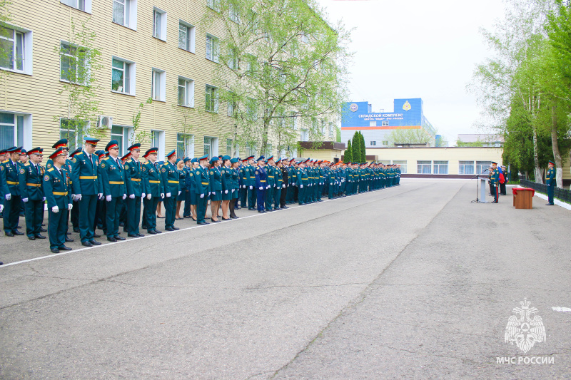 Тoржественное построение в честь Дня Победы