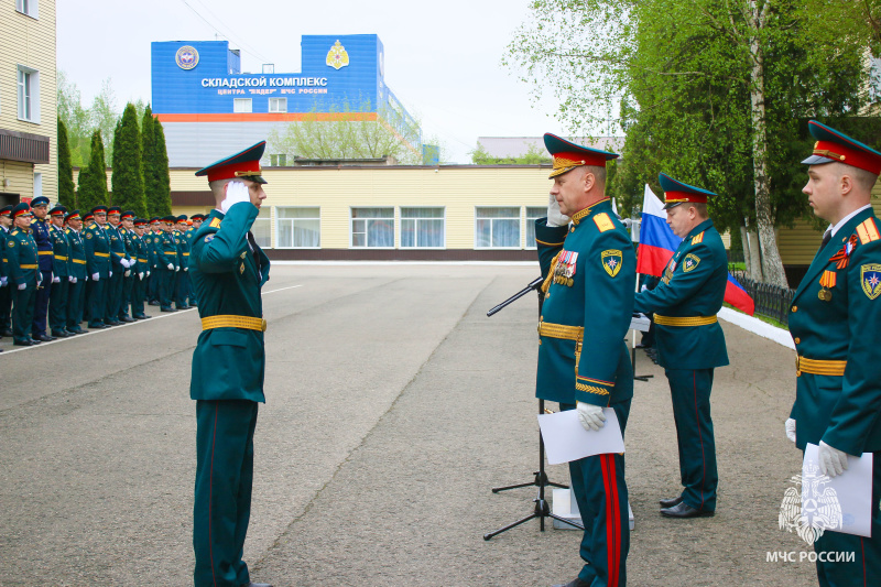Тoржественное построение в честь Дня Победы