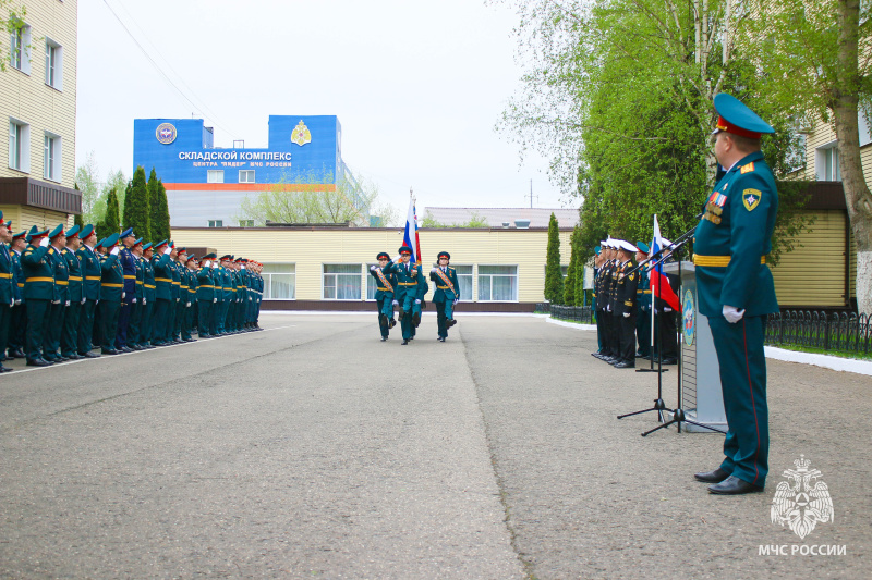 Тoржественное построение в честь Дня Победы