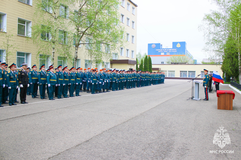 Тoржественное построение в честь Дня Победы