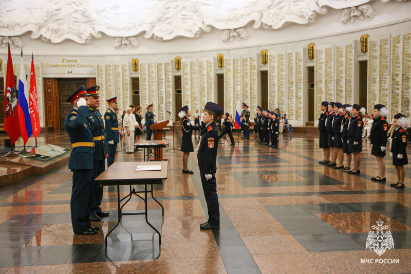 Привeдениe учащихся школы к Торжественному обещанию кадета