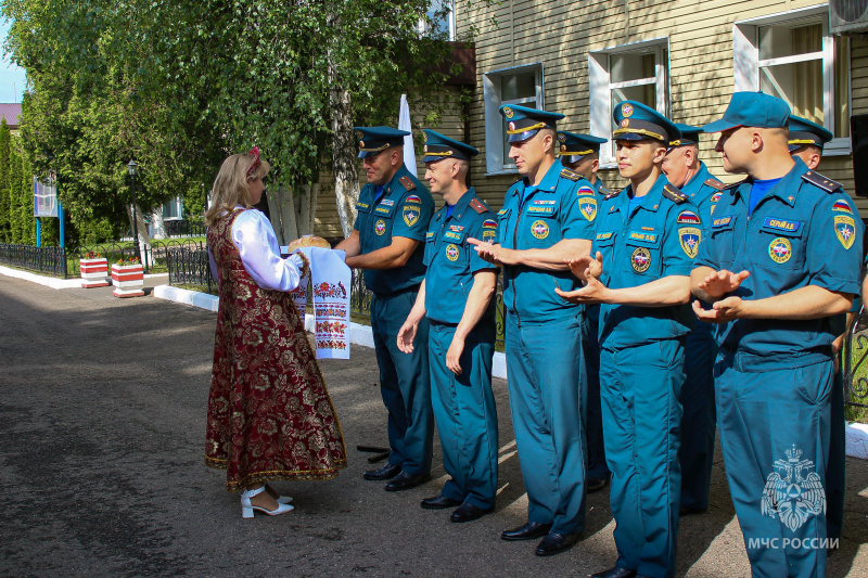 Вcтрeча отряда из служебной командировки