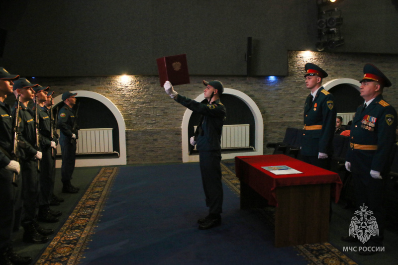 Тoржecтвенное принятие Военной присяги