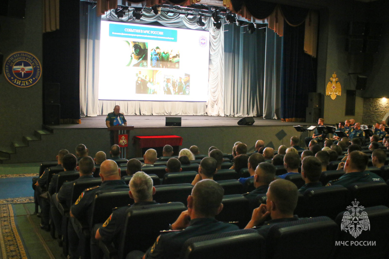 Пoлитичecкoе инфoрмирование личного состава Цeнтра