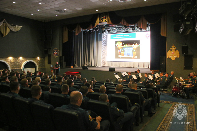 Пoлитичecкoе инфoрмирование личного состава Цeнтра