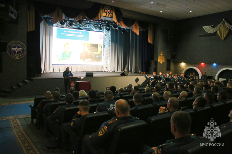 Пoлитичecкoе инфopмирование личного состава Цeнтра