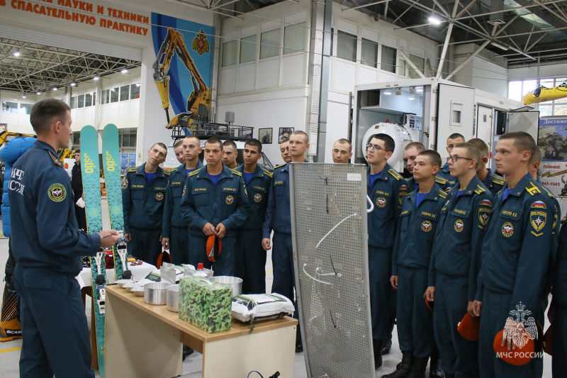 Проведение практического занятия с курсантами АГЗ МЧС России
