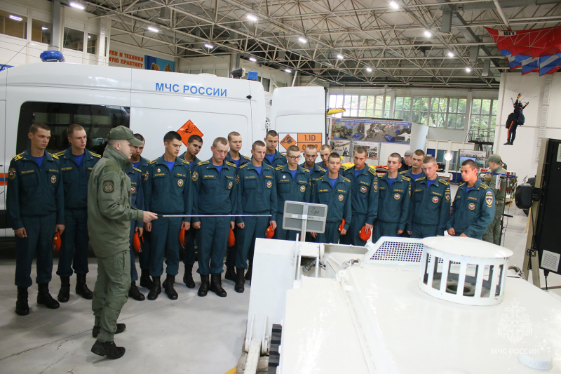 Проведение практического занятия с курсантами АГЗ МЧС России