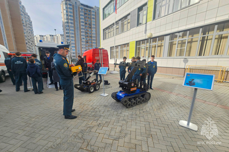 Представители Центра провели для школьников открытый урок
