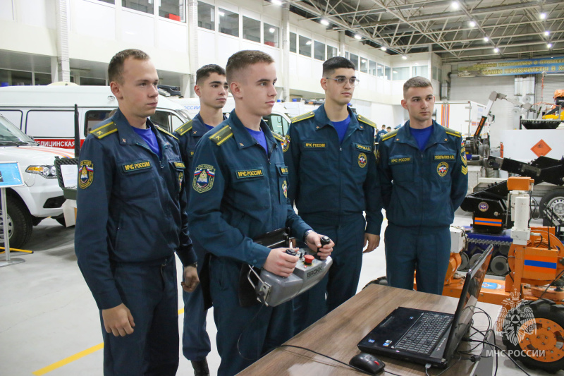 Прaктические занятия по управлению РТС для курсантов АГЗ МЧС России