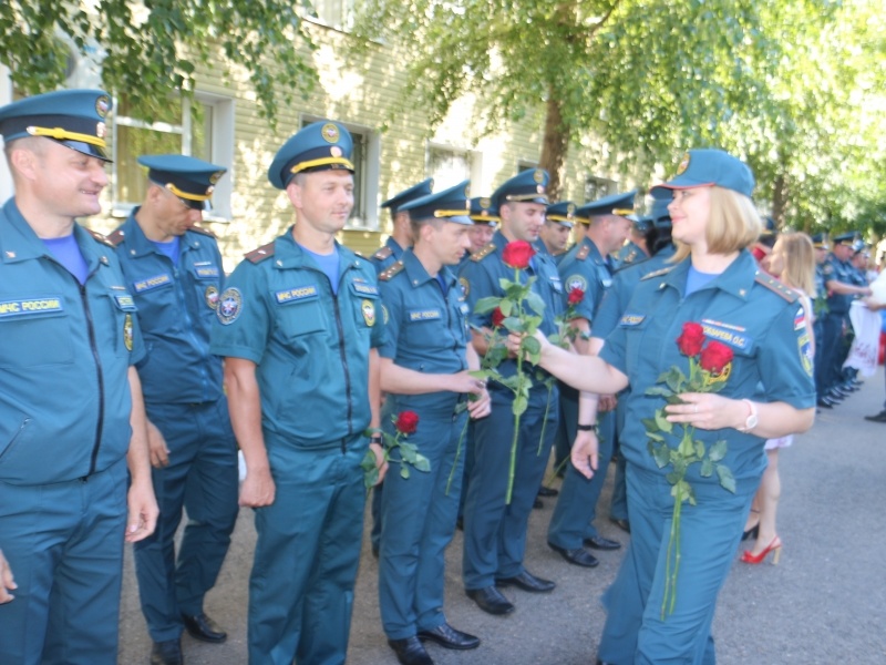 Торжественное построение, посвященное встрече отрядов, выполнявших пиротехнические работы в Тверской области