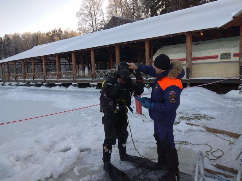 Продолжаются учебно-тренировочные сборы по водолазной подготовке