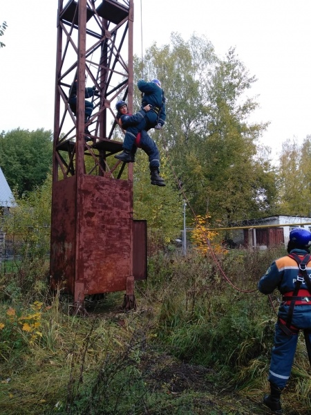 Продолжаются сборы по воздушно-десантной подготовке