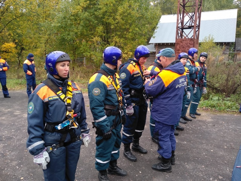 Продолжаются сборы по воздушно-десантной подготовке