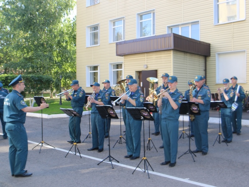 Торжественное построение, посвященное встрече отрядов, выполнявших пиротехнические работы в Тверской области