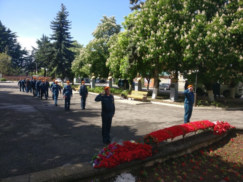 Возложение цветов и венков на мемориальном комплексе г. Цхинвала