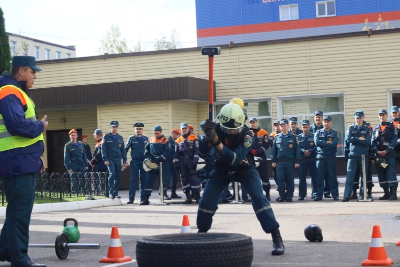 Завершились соревнования по пожарному кроссфиту