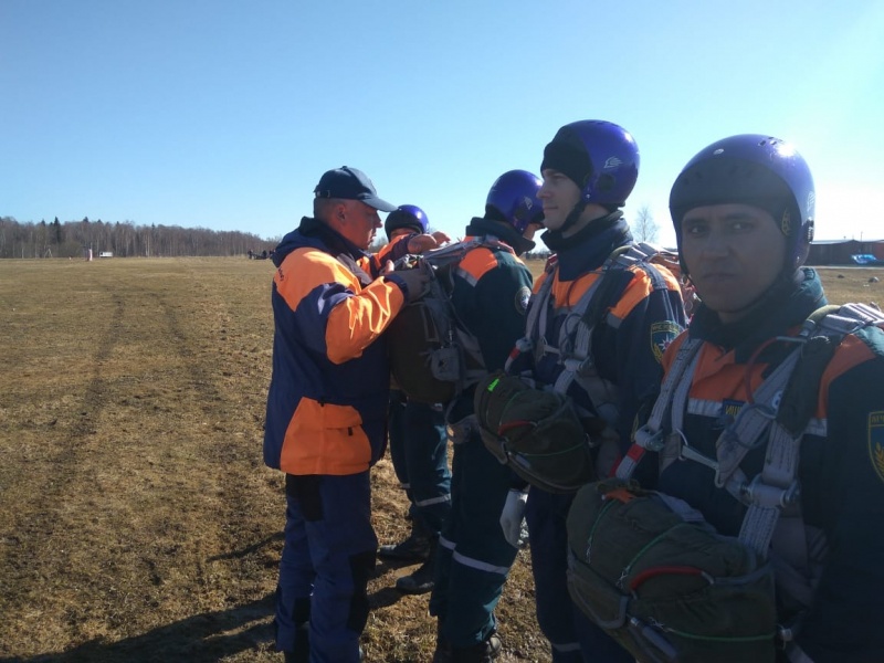 Продолжаются сборы по воздушно-десантной подготовке