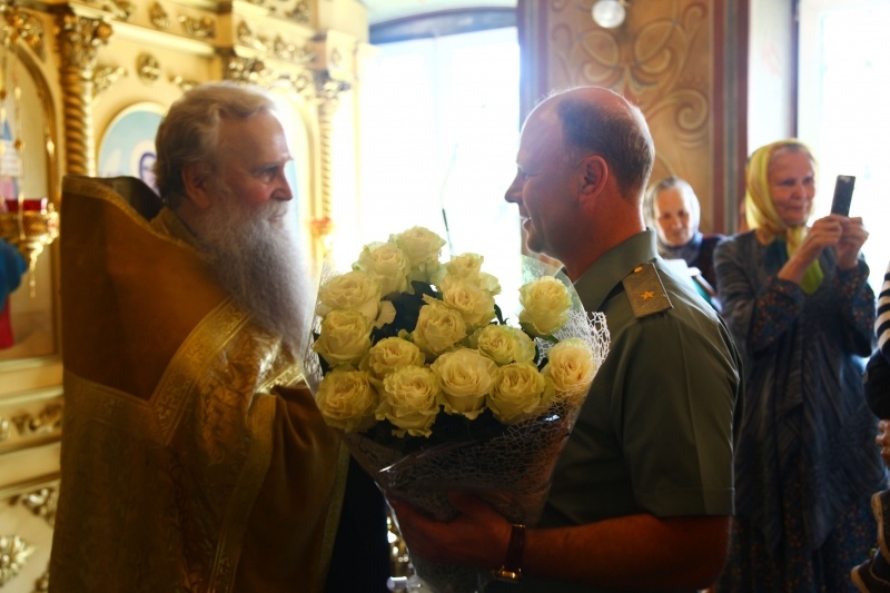 Начальник Центра генерал-майор Саввин А.А. поздравил с днем рождения настоятеля Троицкого храма протоиерея Сергия Гуданова