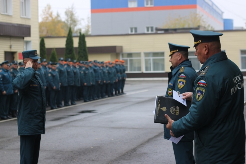 Вручение ведомственных наград и знаков "Парашютист"