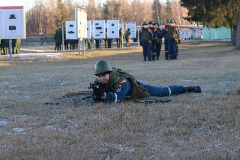 Занятия по огневой подготовке с личным составом сборов молодого пополнения