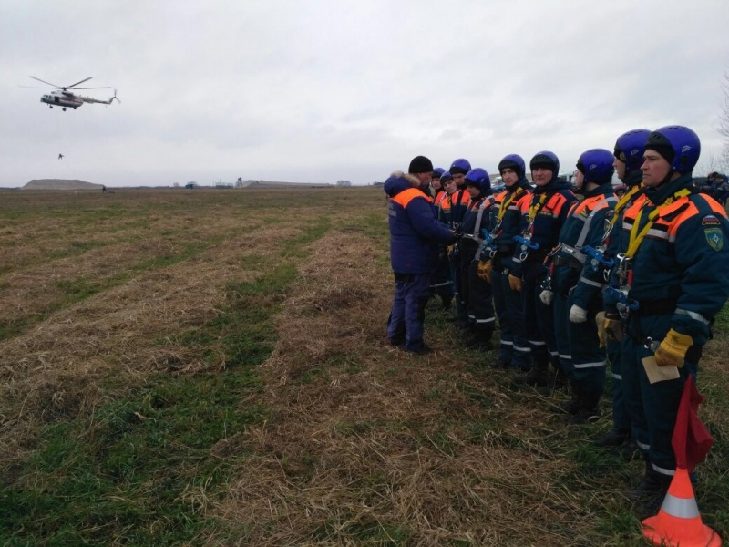 Выполнение прыжков с парашютом и беспарашютного десантирования