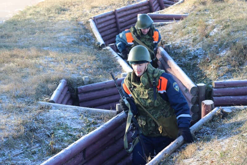 Занятия по огневой подготовке с личным составом сборов молодого пополнения