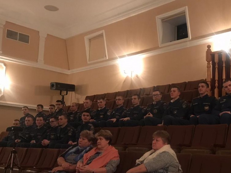 Личный состав срочной службы просмотрел театральную постановку в ДК Мосрентген