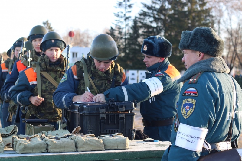 Занятия по огневой подготовке с личным составом сборов молодого пополнения