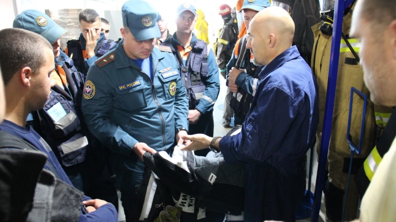 Практические занятия по противопожарной подготовке на учебном тренажерном комплексе в АО «ПТС»