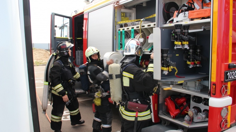 Практические занятия по противопожарной подготовке на учебном тренажерном комплексе в АО «ПТС»