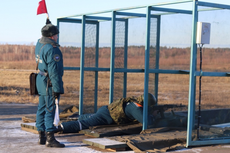 Занятия по огневой подготовке с личным составом сборов молодого пополнения