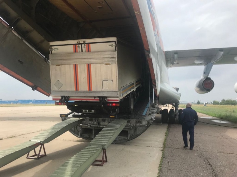 Тренировка по погрузке новых образцов специальной техники на борт транспортного самолёта ИЛ-76ТД