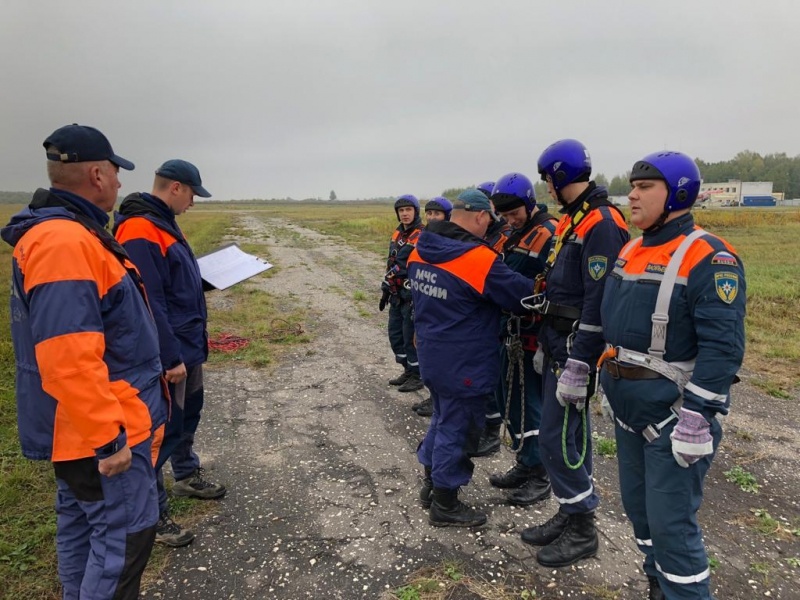 Продолжаются сборы по воздушно-десантной подготовке