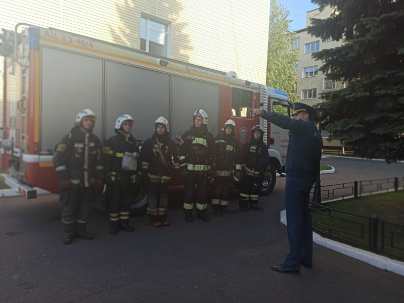 Практическая отработка действий по тушению пожаров в жилых зданиях