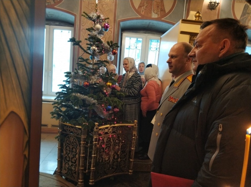 Начальник Центра поздравил протоирея Сергея Гуданова с Рождеством Христовым