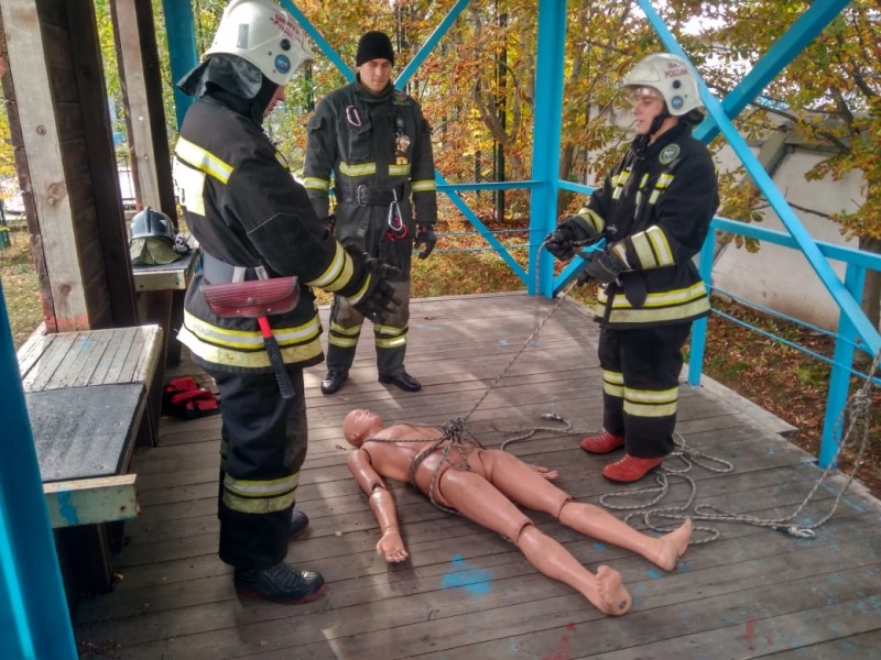 Продолжаются занятия с пожарным расчетом Центра