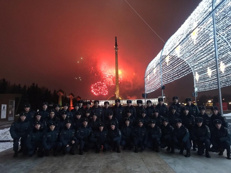Военнослужащие по призыву Центра "Лидер" побывали на праздничном салюте, в честь взятия советскими войсками Будапешта