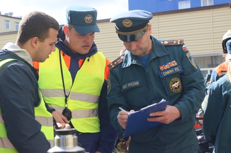 Завершились соревнования по пожарному кроссфиту