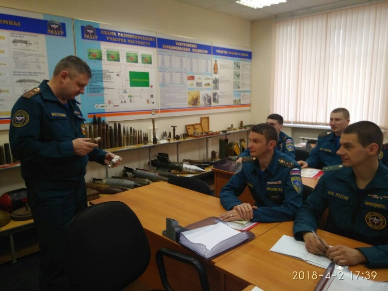 Занятия по подготовке пиротехников для выполнения работ по очистке местности от ВОП на территории Республики Южная Осетия