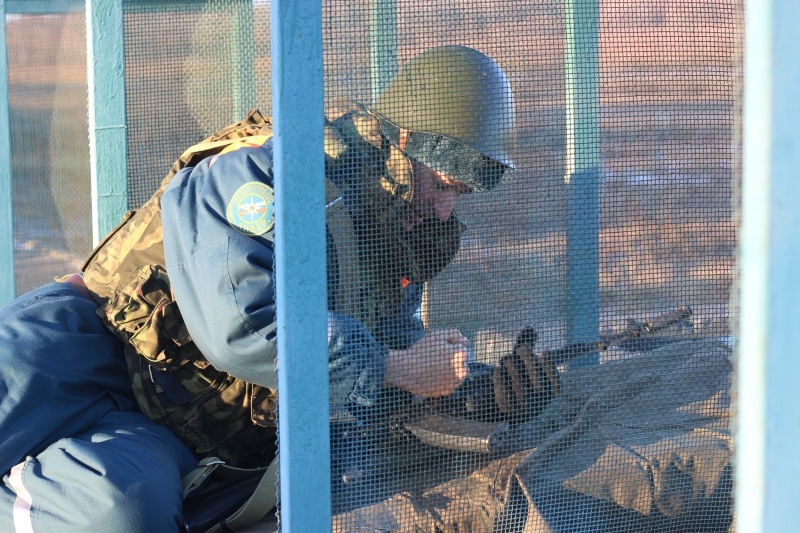 Занятия по огневой подготовке с личным составом сборов молодого пополнения