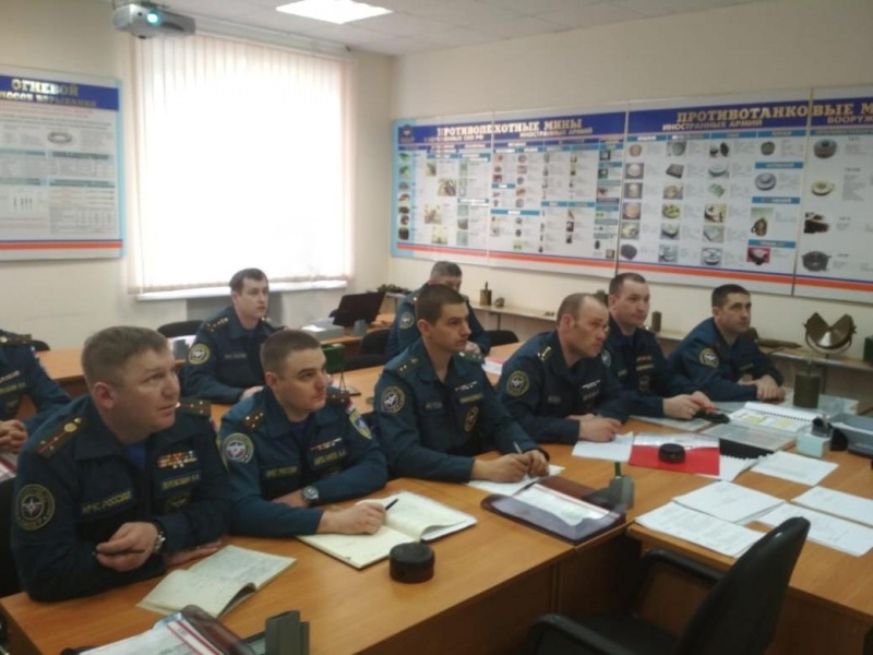 Занятия по подготовке пиротехников для выполнения работ по очистке местности от ВОП на территории Республики Южная Осетия