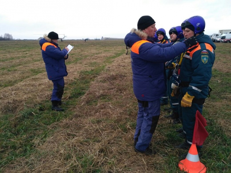 Выполнение прыжков с парашютом и беспарашютного десантирования