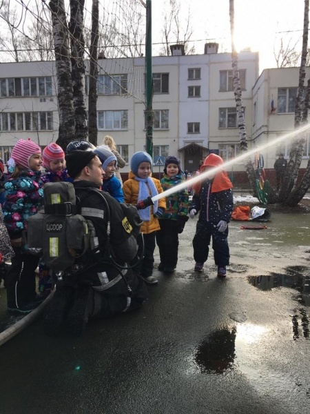 Спасатели Центра провели открытый урок с учащимися начальных классов