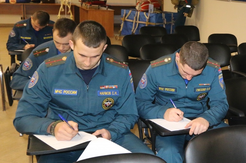 Сдача зачетов личным составом Центра, привлекаемого к выполнению задач, связанных с поиском и обезвреживанием ВОП