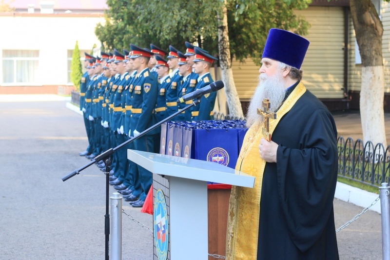 Торжественное построение, посвященное распределению молодых лейтенантов по подразделениям